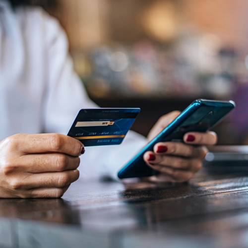 Cartão com 100 reais de limite: o que fazer para aumentar?